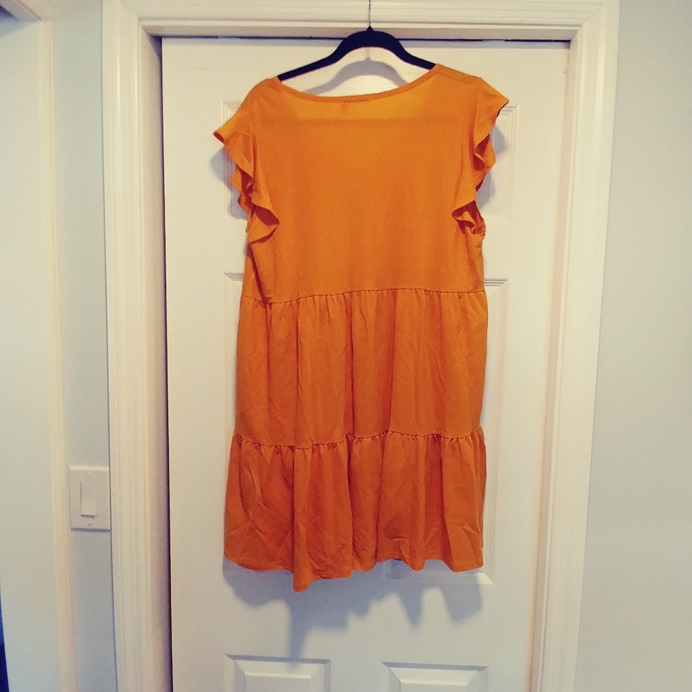 Beautiful dress. - Picture 2 of 3